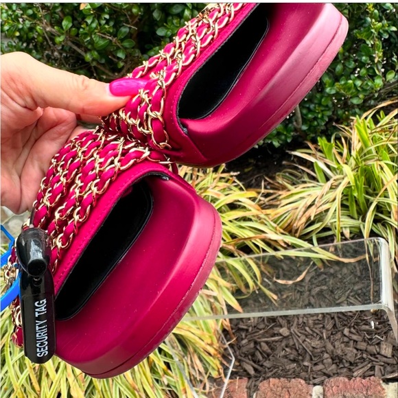 Chanel chain slides 💓 - Picture 4 of 6